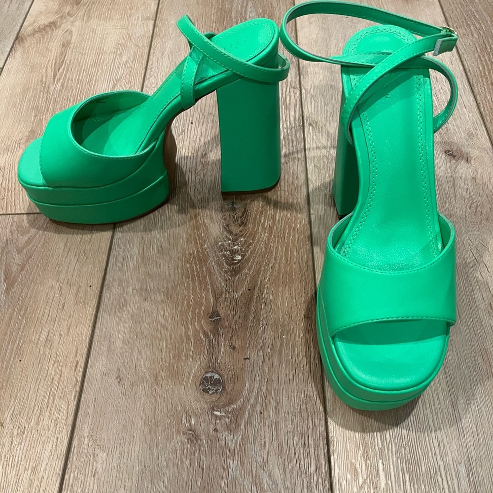 Green Open Toed Chunky Heel Platform Sandals Neve… - image 7